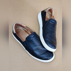 UGG Cas Slip On Black Leather Sneakers—10